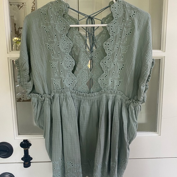 Free People XS blouse/top. New with tags. - Picture 2 of 3